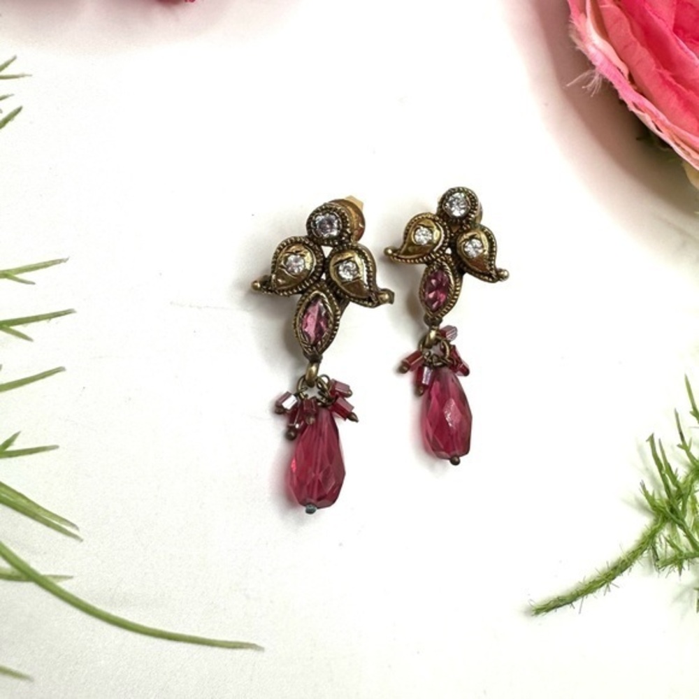 NEW⚜️”Zahavi” ORNATE Pink Glass Drop Earrings - Picture 1 of 6